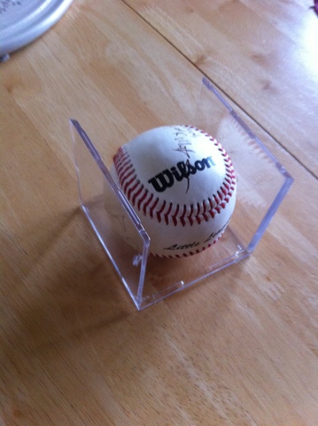 Hace dos mil y nueve año yo recibí que mi primera signaturas de mi entrenador de beisbol. Él nombre de el tiempo fue Los Phillies