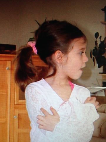 Hace diez años que yo empéce a la escuela. Yo tiene cinco años cuando yo empece jardin de infancia.