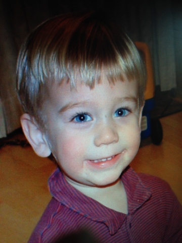 hace once años que mi hermano nacío. Mi hermano es tres años mas jovren a mí.