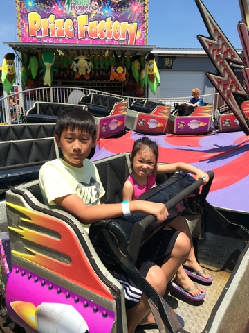 Hace diez y tres años que mi hermano fue nacer. Mi hermano es dos años más joven que mi.