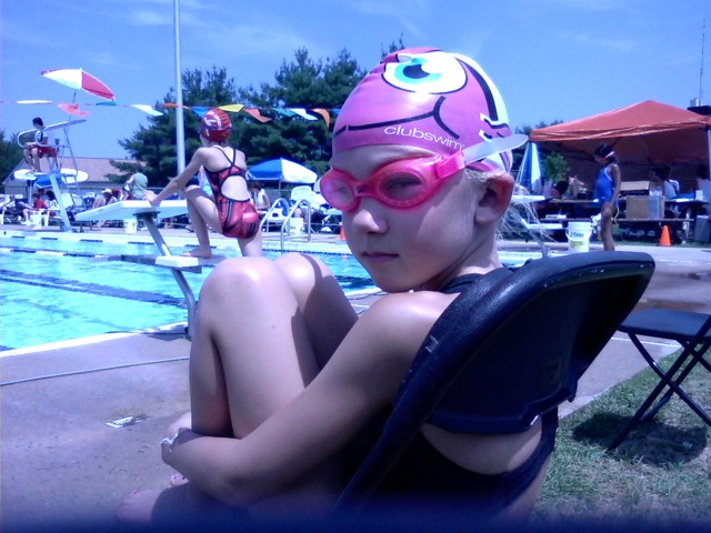 Fui a mi primer competencia de natación. Hace diez años que yo compito.