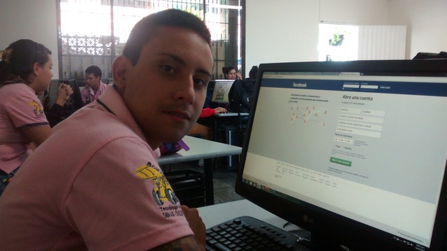 Mi computador actual y red social actual.