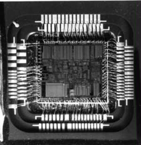 Nascono i circuiti integrati