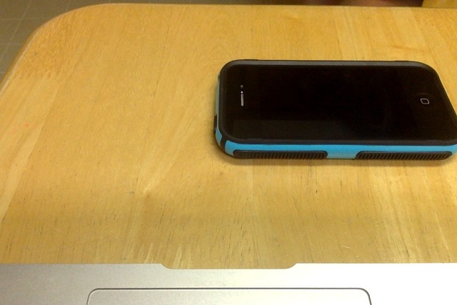 Hace un mes pasasdo yo que recibí una telefono. En el telefono iMessages suspencion cuando demasiado personas text a mismo tiempo