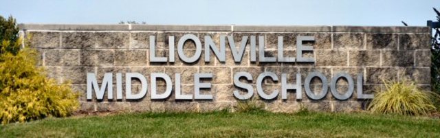 Hace cuatro años tuve mi primer día de escuela intermedia en Lionville Middle School. Cuando empecé, tenía que acostumbrarse al nuevo horario y cambio de clases de cada período y va a una nueva sala con un nuevo maestro.