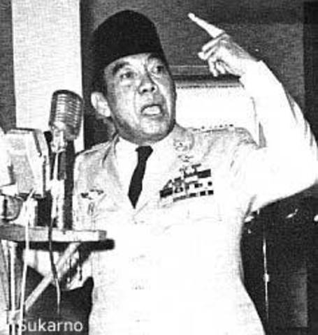 Sukarno proclaims Indonesian independence