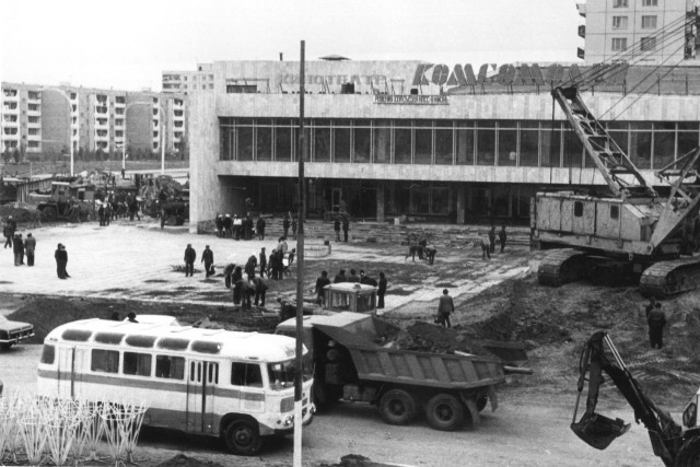 на главном корпусе  АТОМАША установили первую колонну.