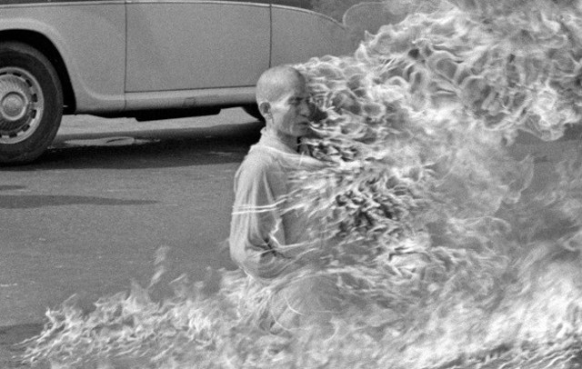 Buddhist Monk lights himself on fire