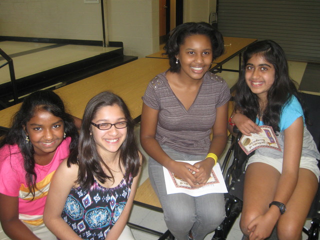 Hace el 5 de Junio de 2012 fue sexto grado premio día.