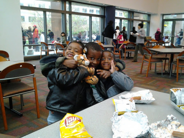 Fiesta en Mi Padre Su Luga de Trabaja