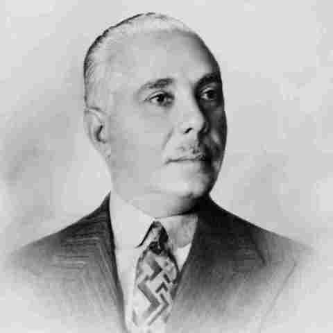 Patria begins to pray to Trujillo