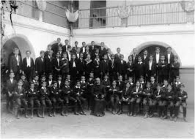 INFLUENCIAS DELAS CORRIENTES PEDAGOGICAS SOBRE LA EDUCACION