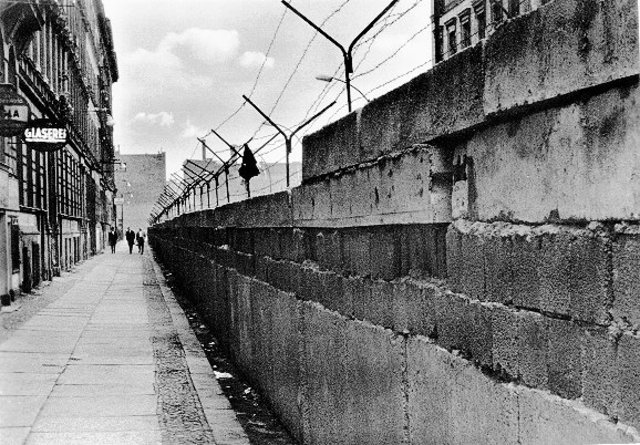 berlin wall built