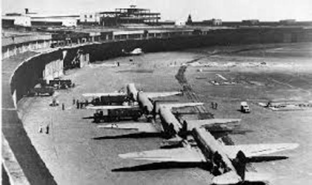 berlin air lift begin