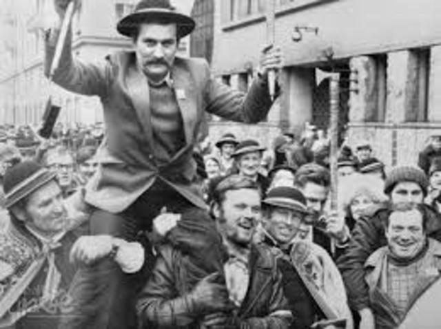 Polish shipyard workers strike, Solidarity Union formed.