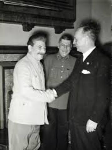 Germany and the Soviet Union sign the non-aggression pact