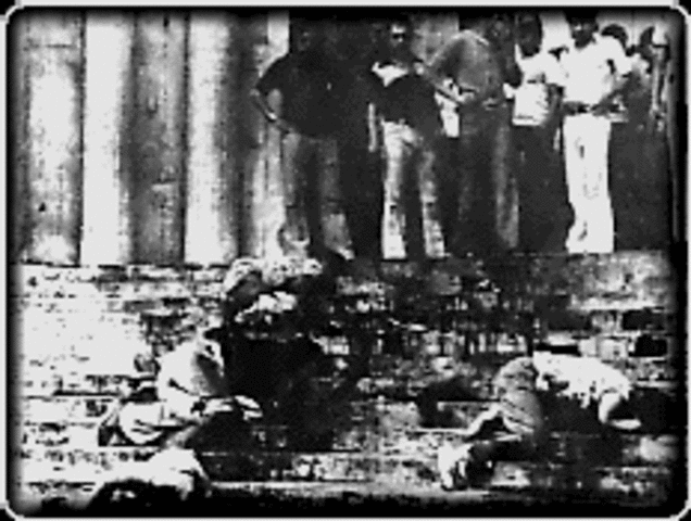 Matanza en las gradas de la Catedral.