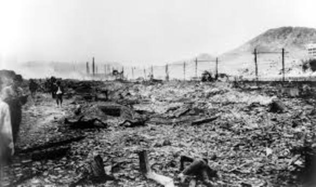 US uses atomic bomb in Nagasaki
