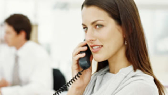 Felix Neumann ruft Helmut Müllers Büro an