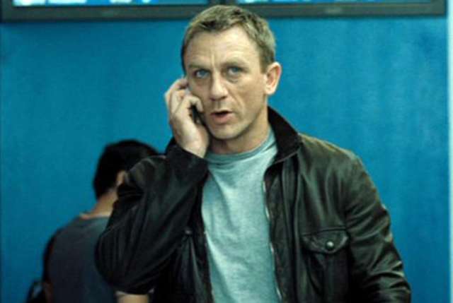 Felix ruft sein Freund und ein Nachricht links fur ihn mit dem Sakretarin Bea Braun.