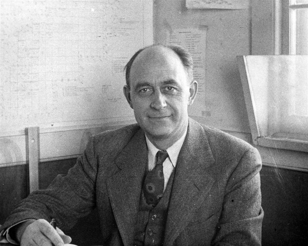 Enrico Fermi is awarded the Nobel Prize in Physics for his work on induced radioactivity.