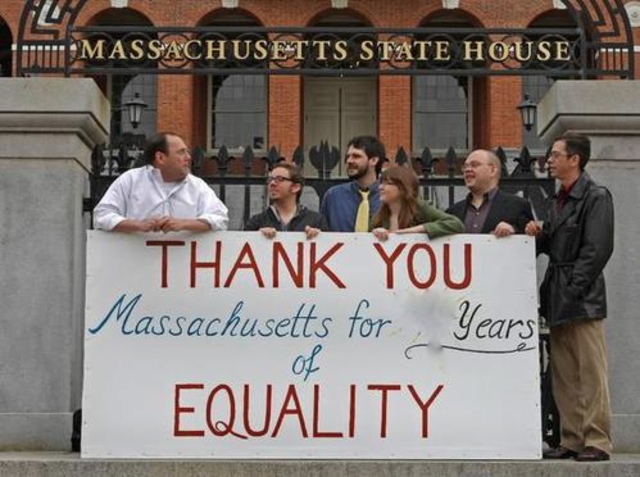 Massachussets legalizes gay marriage
