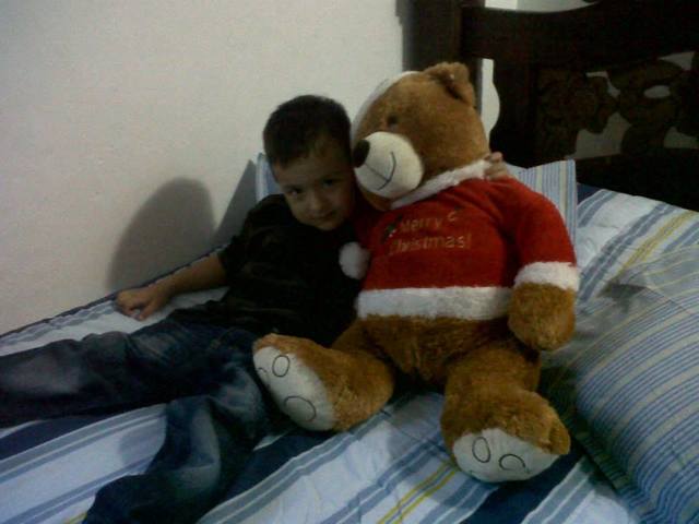 SOY FELIZ CON MI PELUCHE FAVORITO
