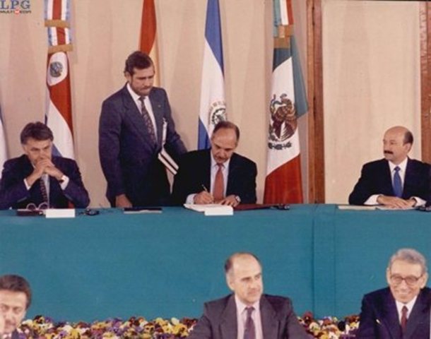 Se firman los Acuerdos de Paz