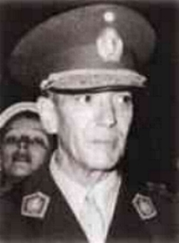 Eduardo Lonardi lidera golpe de Estado