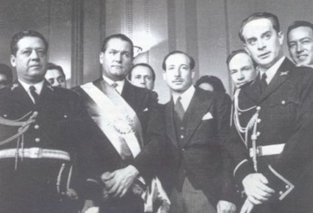 Renuncia de funcionarios