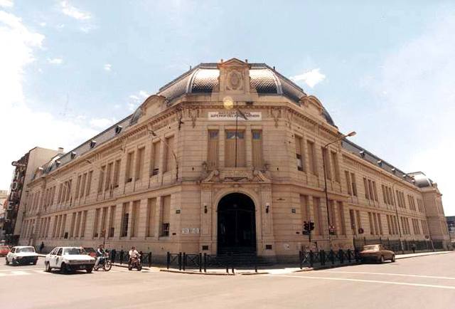 Primera escuela normal del país para la formación de maestros.