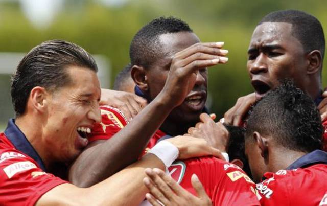 Junior le gano al DIM