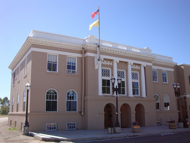 Gun shots at the Rio Ariba County: Officers Wounded