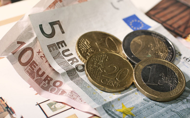 Felix erste Nacht auf dem Oktoberfest hat Spaß gemacht, bis er uo ausgeraubt erwacht.