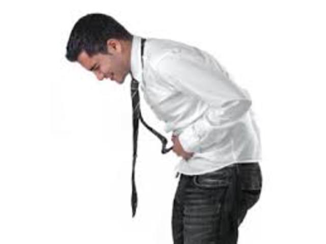 Müller geht zur U-Bahn.