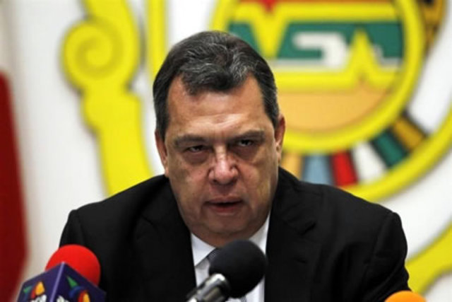 Angel Aguirre pide licencia