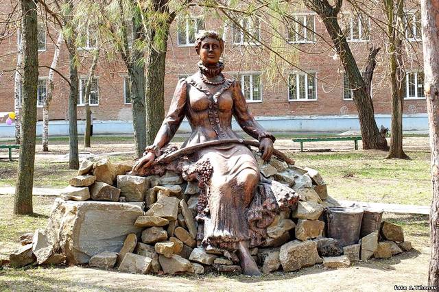 Памятник «Аксинья»