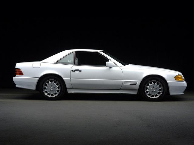 период замены успевшего стать легендарным R107 SL