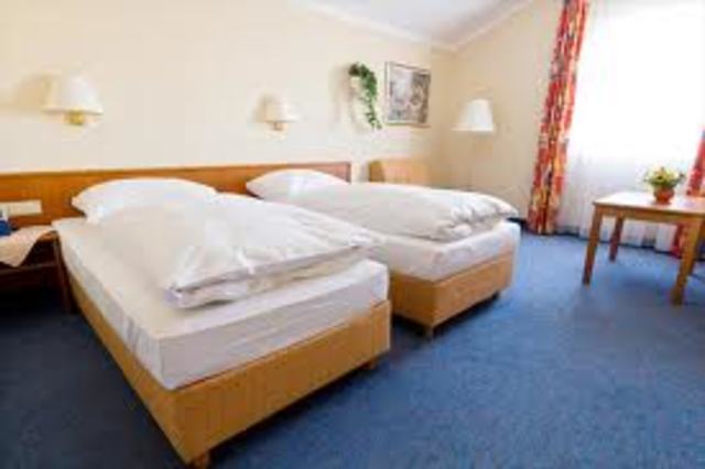 Hemlut kommnt zu Felix's zimmer.