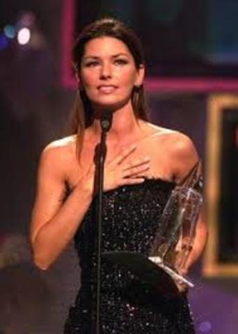 first woman to win entertainer of the year in 13 years