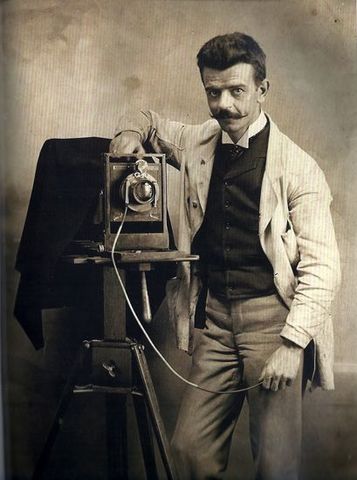Frida starts helping at her father's photography studio
