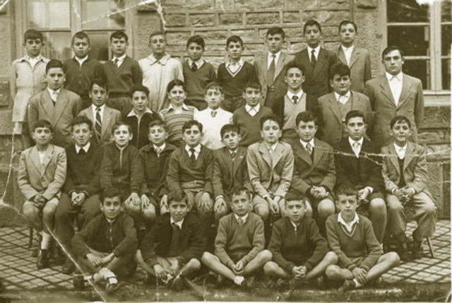 Se establece el Acta de educación primaria y secundaria y se crea la National Study Comitte on Evaluation,