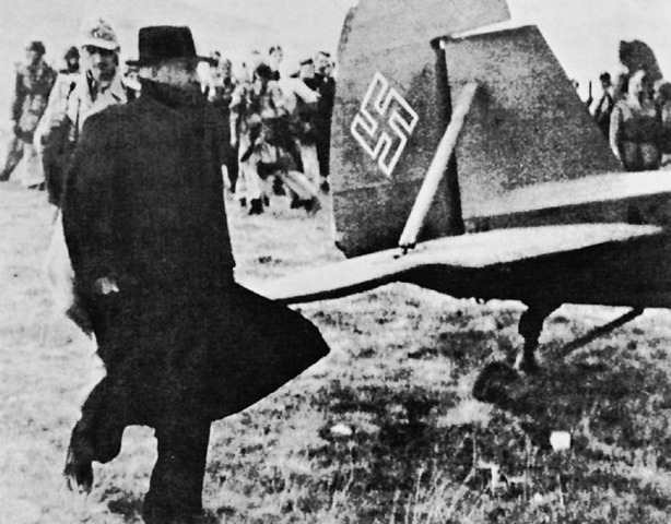 Germans rescue Mussolini