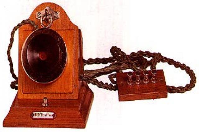 Bell inventa el telefono