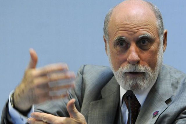 Bob Kahn y Vint Cerf empiezan a trabajar en lo que posteriormente se trasformaría en TCP7IP