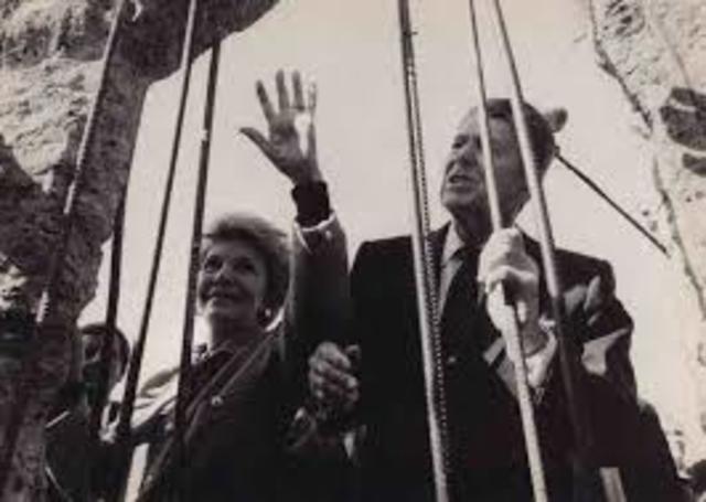 President Reagan Visits The Wall