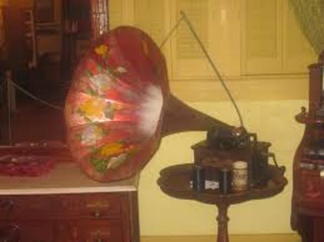 First Commercially succesful phonograph.