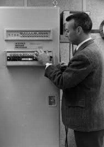 BBN abre Telnet, la primera versión comercial de ARPANET