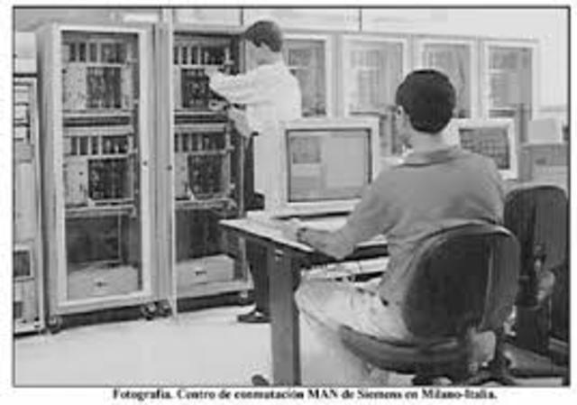 ISO lanza el modelo y los protocolas OSI; los protocolos desaparecen y los modelos tienen gran influencia