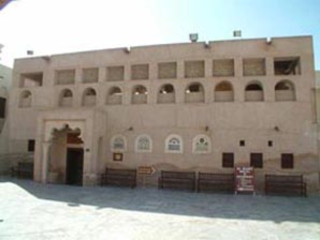 مدرسة الأحمدية في دبي عام 1910